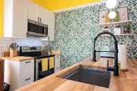 Cozy Victorian in the Center of downtown Morganton (Dog Friendly