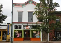 Historic Downtown Traverse City Apartment - Apartments