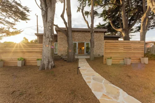 New Luxury Cottage Minutes To Beach & Town!