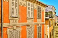 Contemporary 1-bedroom apartment with balcony, air conditioning, 50m from beach Hotels in Nice Old Town