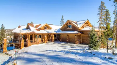 Views of the 10 mile range - 7 min from the slopes in this luxurious chalet! Hotels near Peak 8 SuperConnect
