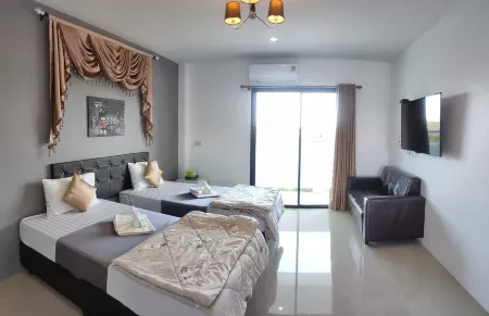 Modern Love Resort Hotel Отели рядом с достопримечательностью «Wat Khao Din Yannimit»