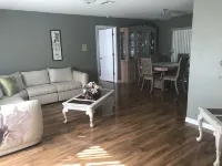 3 bedroom Pool home. Quiet Neighbourhood