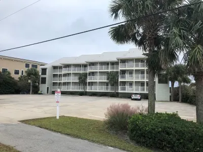 GULF FRONT - GREAT VIEWS - Direct Walk Out, Only Steps to Beach Hotels near Kelly Green Alys Beach