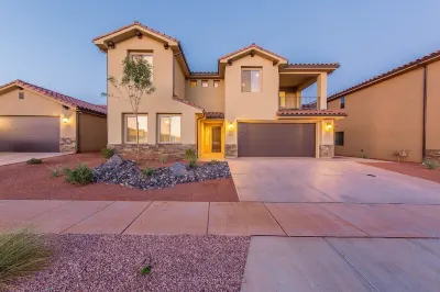 NEW! Sleeps 28! 6 Bed,7 Bath Home with Waterslide Park,Large Private Hot Tub!