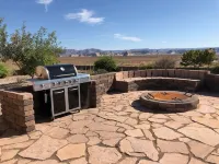 HOZHO: Pool, Hot Tub, Fast WiFi, Level 2 EV PHEV Charger & Lake Powell Views