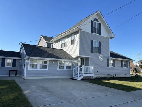 *Rooftop Deck! *Newly Renovated w/ Modern Amenities. 2 blocks to beach AND bay!!