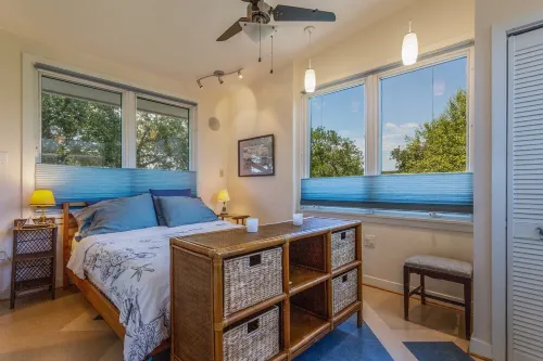 Award Winning Ocean Front Architectural Gem [Home Share per VA Beach Zoning]