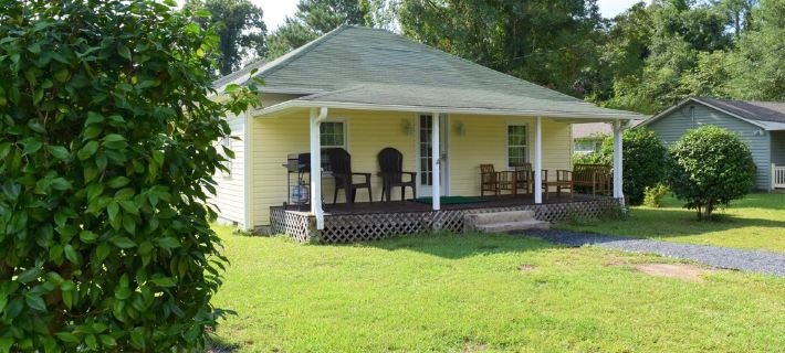 The Robin's Egg -Walk to the Village! Hotels in Moore County