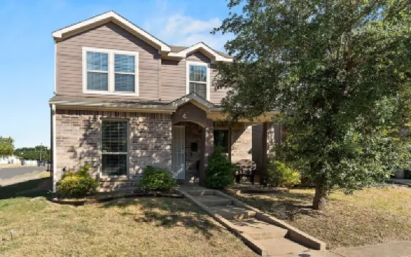 Modern 3 Bedrooms Home Just 5 minutes to Deep Ellum Hotels in Fair Park