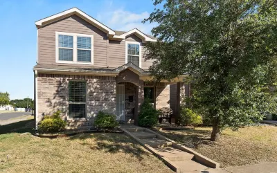 Modern 3 Bedrooms Home Just 5 minutes to Deep Ellum Hotels in Fair Park