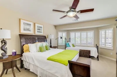 LUXURY DREAM HOME, 6 bdrm pool/hot tub, 8 flat tvs, fire pits, 5000 sq ft
