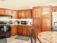 LUXURY RETREAT / PICKLEBALL COURT,  less than 3 miniutes from Winstar Casino! Hotels in Love County