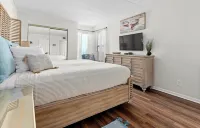 Gulf-front penthouse w/breathtaking views, FREE BEACH SERVICE!