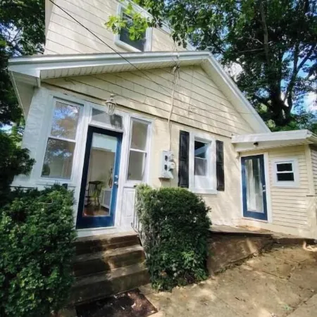Mainline Retreat  with view 3 bdrm private home