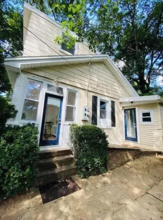 Mainline Retreat  with view 3 bdrm private home