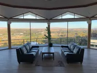 Del Prado Estates - Breathtaking Views, Indoor Pool, Jacuzzi and a Snooker Table