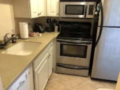 Villa-style condo with pool and beach access - Condo 8