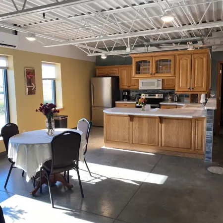 Lakeside Lodging @ The PlazaCozy 2 Bed- 2 Bath Nestled near the Lake Region