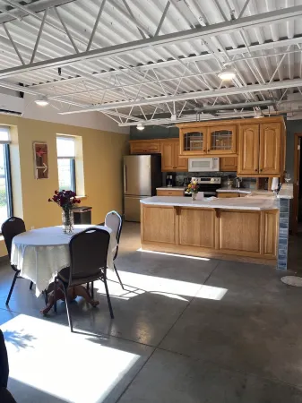 Lakeside Lodging @ The PlazaCozy 2 Bed- 2 Bath Nestled near the Lake Region