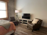 Downtown Fargo- Historical Building- Pet Friendly!