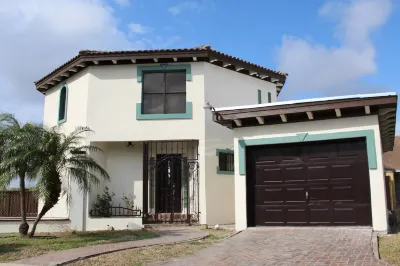 Charming Spanish Home in the Heart of Brownsville Hoteles cerca de Gladys Porter Zoo