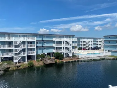1 Bedroom 1 Bath 3rd Floor Condo @ Dockside Landing.  Close walk to the beach! Hotels near Intracoastal Waterway
