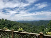 Don't Miss Out on Fall! Book Now for OCT/Nov and Ski Season at Hatley Pointe!