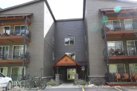 4 BR Mountain Side Condo with Heated Pool and Hot Tub! Sleeps 9 - 무료 와이파이
