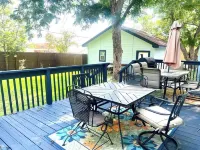 Spacious Victorian w/Game Room & Hot Tub Hotels in Pflugerville
