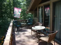 PERFECT LOCATION !!  ONE MILE FROM NORTH CONWAY WITH A SECLUDED FEEL !!