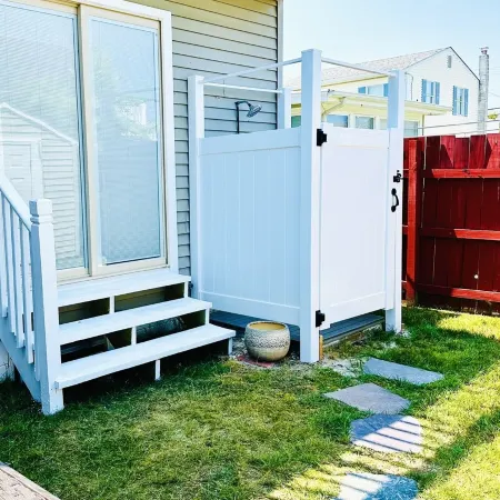 Newly Renovated 3BD/2BTH, 1 BLK to Beach