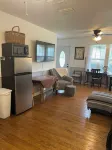 Walk to Waterfront Dining, Shops, Wine Bar. 2 Miles from I-95. No Pet Fee!