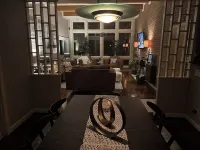 Mid-Century Modern Luxury. Sleeps 12. Pool Table and Ping Pong Table.