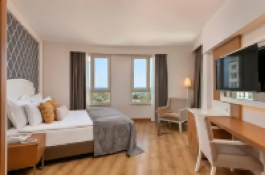 Sherwood Exclusive Lara