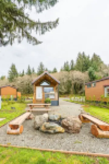 Rainforest Tiny Home Retreat Industrial #26