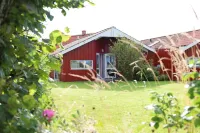 Ferienhaus "sanderling" - Gemütliches Holzhaus mit Blick auf die Schafswiesen