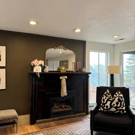 The Treehouse: Spacious Retreat with Theater Room, Fire Pit & Mountain Views
