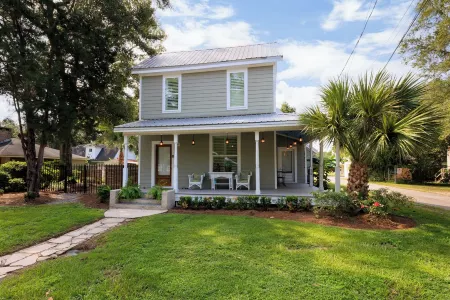 The Porter House - in the heart of Ocean Springs. Easily walk to downtown!