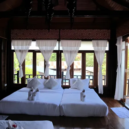 At Casa Guesthouse Amphawa