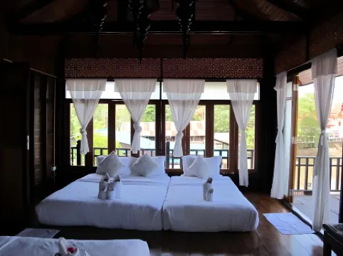 At Casa Guesthouse Amphawa