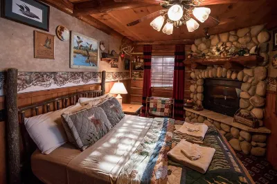 Rustic Luxurious Log Cabin on magestic Round Lake at Richardson Bay cabin 7
