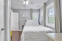 ☀️Walking Trail☀️XL Fenced Backyard ☀️Cul-de-sac☀️800ft² ☀️💤 Street☀️