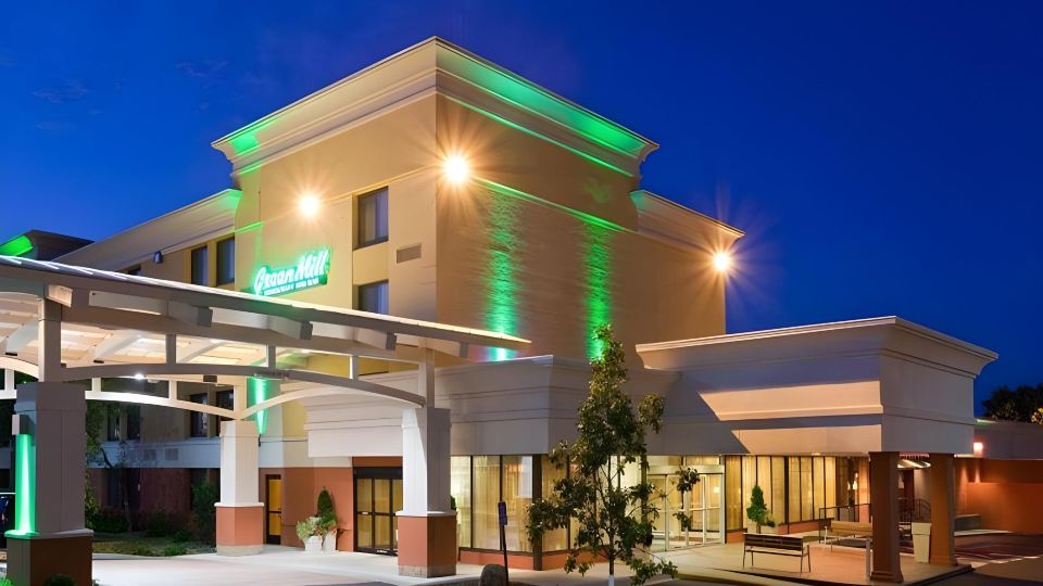Holiday Inn BLMGTN ARPT SOUTH - MALL AREA by IHG