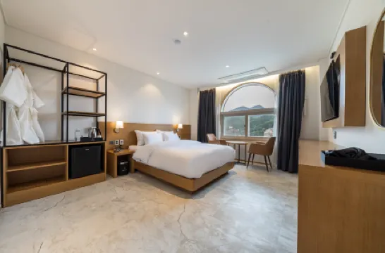 โรงแรมเดซี่