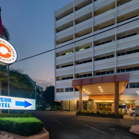 Hotel Marcopolo Jakarta Отели рядом с достопримечательностью «Посольство Египта»