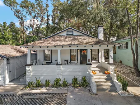 ONLY 1 MIN WALK TO DOWNTOWN MOUNT DORA