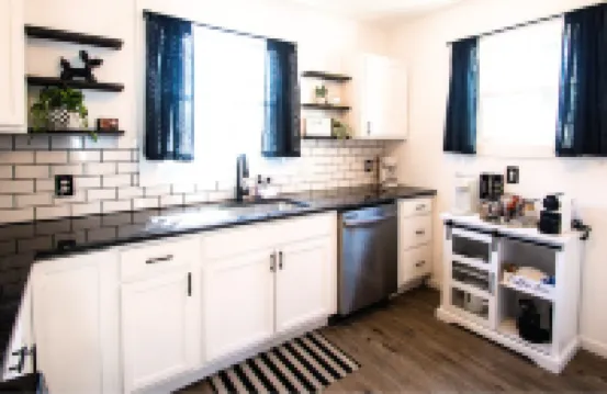 Tipp Hill Home, near local eateries and pubs, walkable, near SU and Hospitals