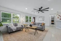 4BD 2BA near Anna Maria & downtown, private yard, RV/boat parking, sleeps 10