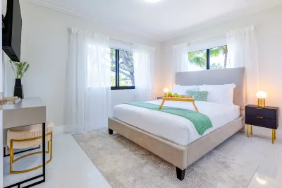 Welcome to Casa Luna – Your Private Oasis with a Heated Pool! Отели рядом с достопримечательностью «Парк Бель Эр»